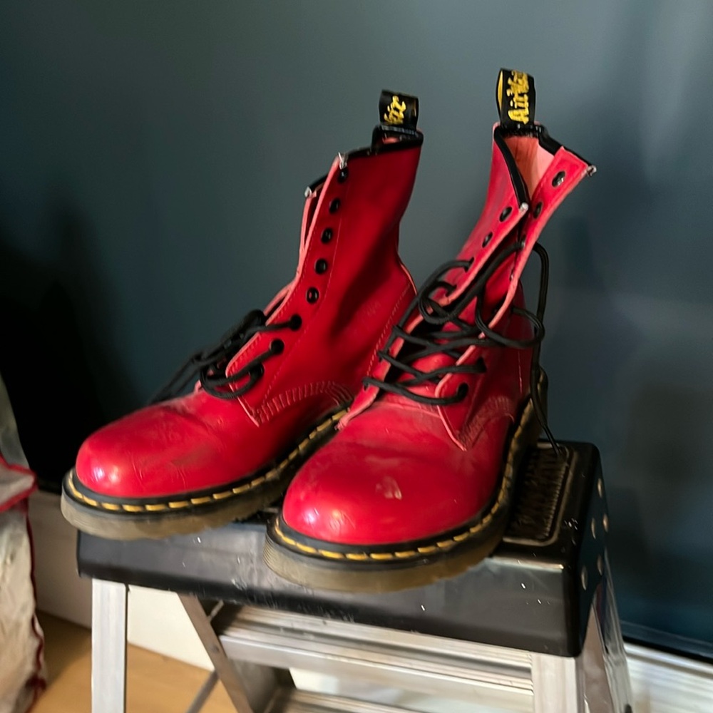 Dr Martens red flower printed boot US 9
